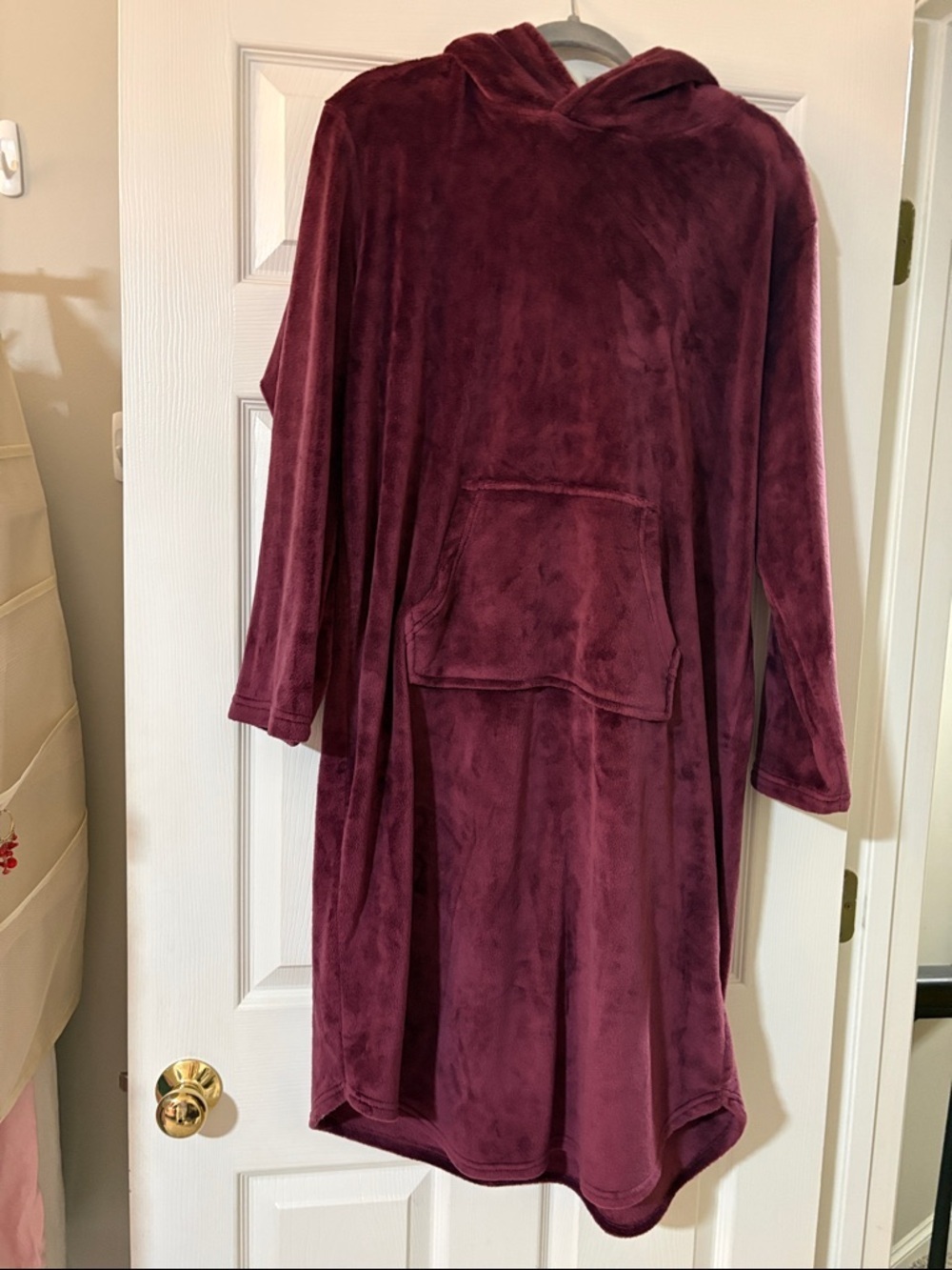 32 Degrees Plush Hooded Bathrobe-Burgundy/Purple